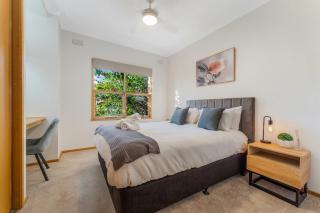 Cozy Newtown 2 bedroom unit - 5