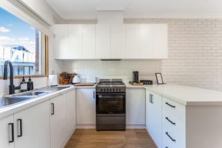 Cozy Newtown 2 bedroom unit - 8