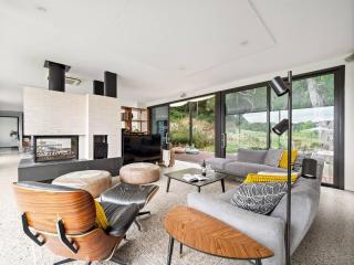 Sophie's Vineyard - Sprawling Scenery with Pool - 9