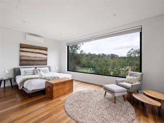 Sophie's Vineyard - Sprawling Scenery with Pool - 8