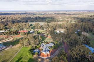 Sunrise Tranquillity - Luxe Retreat with Heated Spa - 5