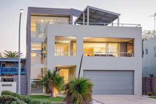 Shore House - Expansive Stunner by the Beach - 5