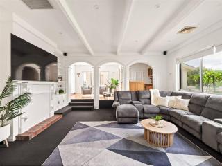 The Ranch - Beachside Pool Retreat with Tennis Court - 9