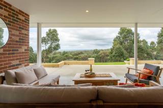 Summerville Treetops - A Stunning Valley Retreat - 9