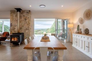 Summerville Treetops - A Stunning Valley Retreat - 3