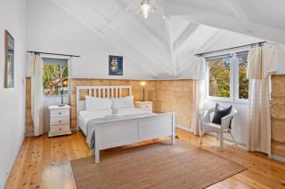 Stone House - A Family Beachside Escape - 8