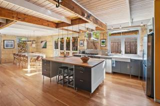 Stone House - A Family Beachside Escape - 7