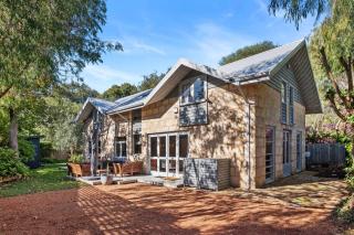 Stone House - A Family Beachside Escape - 5