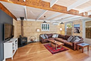 Stone House - A Family Beachside Escape - 4