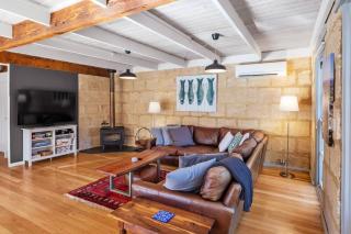 Stone House - A Family Beachside Escape - 3