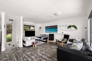 Surfers Paradise - Oceanview Garden Beach House - 6