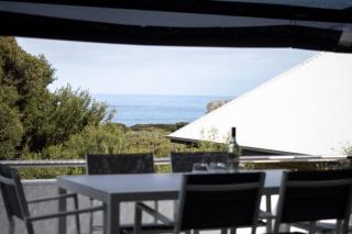 Surfers Paradise - Oceanview Garden Beach House - 2