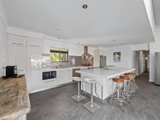 The Roo House - Sprawling Bushland Retreat near Town - 1