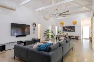 Tropical Villa on Craven Close - 7