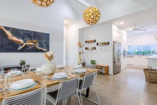 Tropical Villa on Craven Close - 6