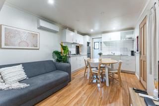 Central Castlemaine studio on steam train line - 0