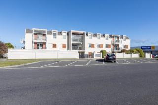 Relax in Style Central Taupo Apartment - 2