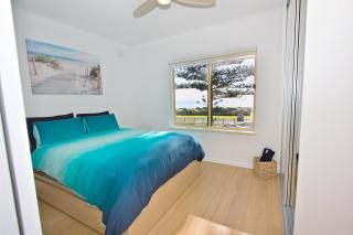 Beachfront self contained upstairs apartment - 4