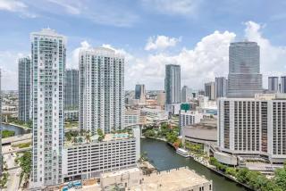 Beautiful Icon Brickell Double height ceiling - 7