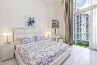 Beautiful Icon Brickell Double height ceiling - 2