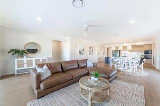 Capri Waterfront Resort-Style 5BR & Pool - 9