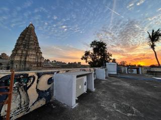 TEMPLE VIEW GUEST HOUSE - 1