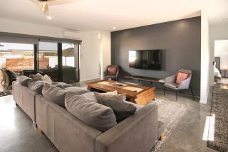 Bayside Luxury Escape Busselton with EV charger - 9