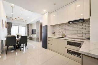 Soho Central D1 2BR 32nd Floor Skyline River View - 5