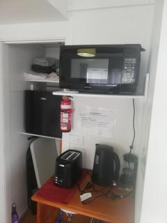 Sleepout with bathroom and mini kitchenette - 7