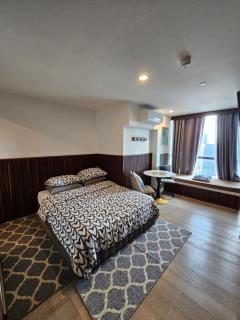 Elegant High-Rise Getaway at Century Spire - 8