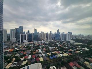 Elegant High-Rise Getaway at Century Spire - 1