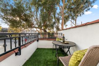 Family Friendly Hollywood Entertainer's Paradise 3BD-3BA - 4