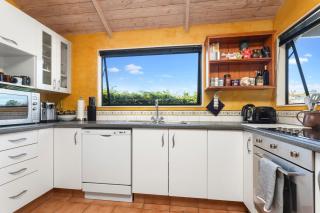 The Potter's Cottage, Waiheke - 1