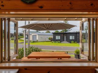 Family Tides Retreat - Whangapoua Holiday Home - 1