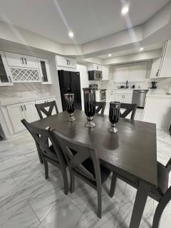 Modern Family Home -3BR -High Speed Wi-Fi Comfort - 5
