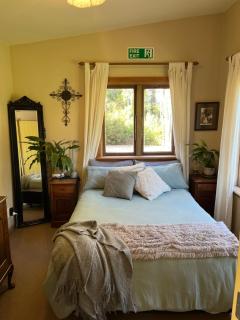 Quaint Country Cottage - 4