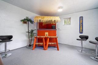 North Chi retreatNavySaunaTiki BarGames - 9