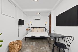Modern Studio With Wi-Fi And Generator For Convenience - Corona 1 - 1