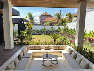 Ratan Uluwatu Hotel and Villas - 9