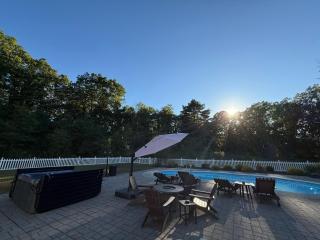9 Bedroom Saratoga Home On 10 Acres, 4 Car Garage, In-Ground Heated Pool, HotTub, Gourmet Kitchen, Private Office Space - 0