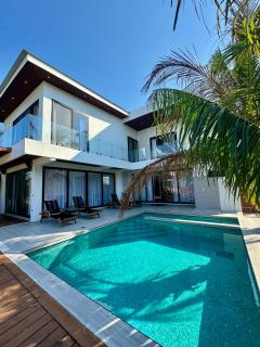 Oceanfront - Villa Catalina - Beach House - 0