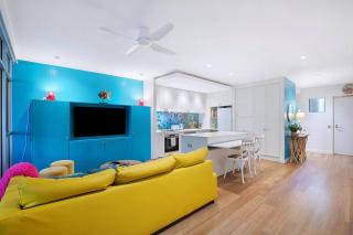 The Fish Bowl - Vibrant Riverside Escape with Pool - 3
