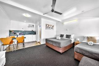 Pearly Shell Motel - 5