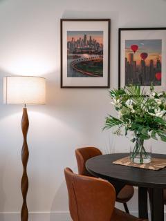 Elegant Cityscape Apartment Premium Amenities - 4