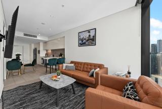 Sky Suite - CBD 2BR with Stunning Views, Pool and Gym - 9