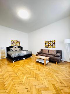 Comfortable 1BR & Lounge Apartment 7 min Westbahnhof - 0