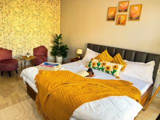 Bliss Nook - Cozy & Serene Stay Near Medanta Hospital - 1