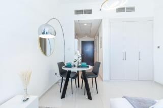 PVH - Serene Studio with Skyline View - Carson B - 5