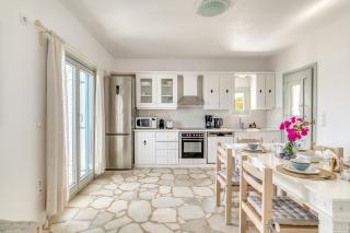 Villa by the Sea with pool Parasporos Paros 1 - 1