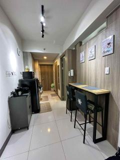 Modern Comfort in Pasay – Condo with Pool Access - 9